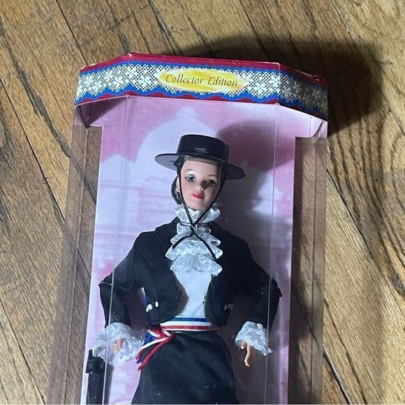 Chilean Barbie Doll Dolls of World
#18559 Collector Edition 1997
Mattel Chile - Picture 2 of 5